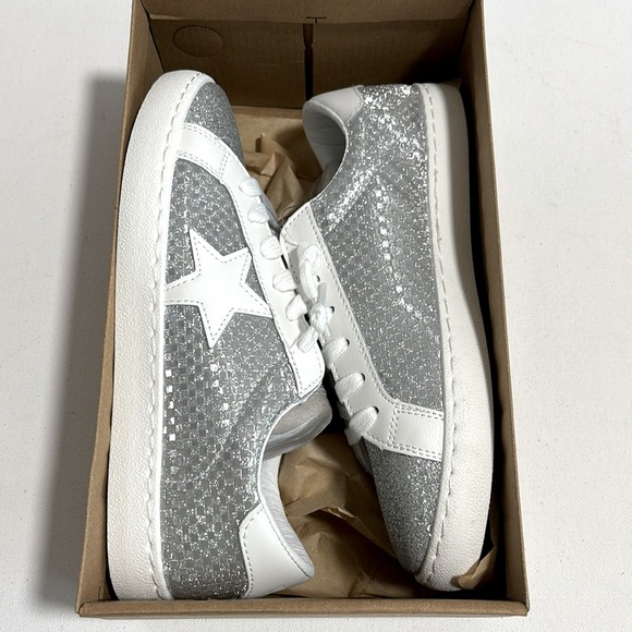 New VINTAGE HAVANA CARLA SILVER CHECKERED FASHION SNEAKER - Picture 1 of 7